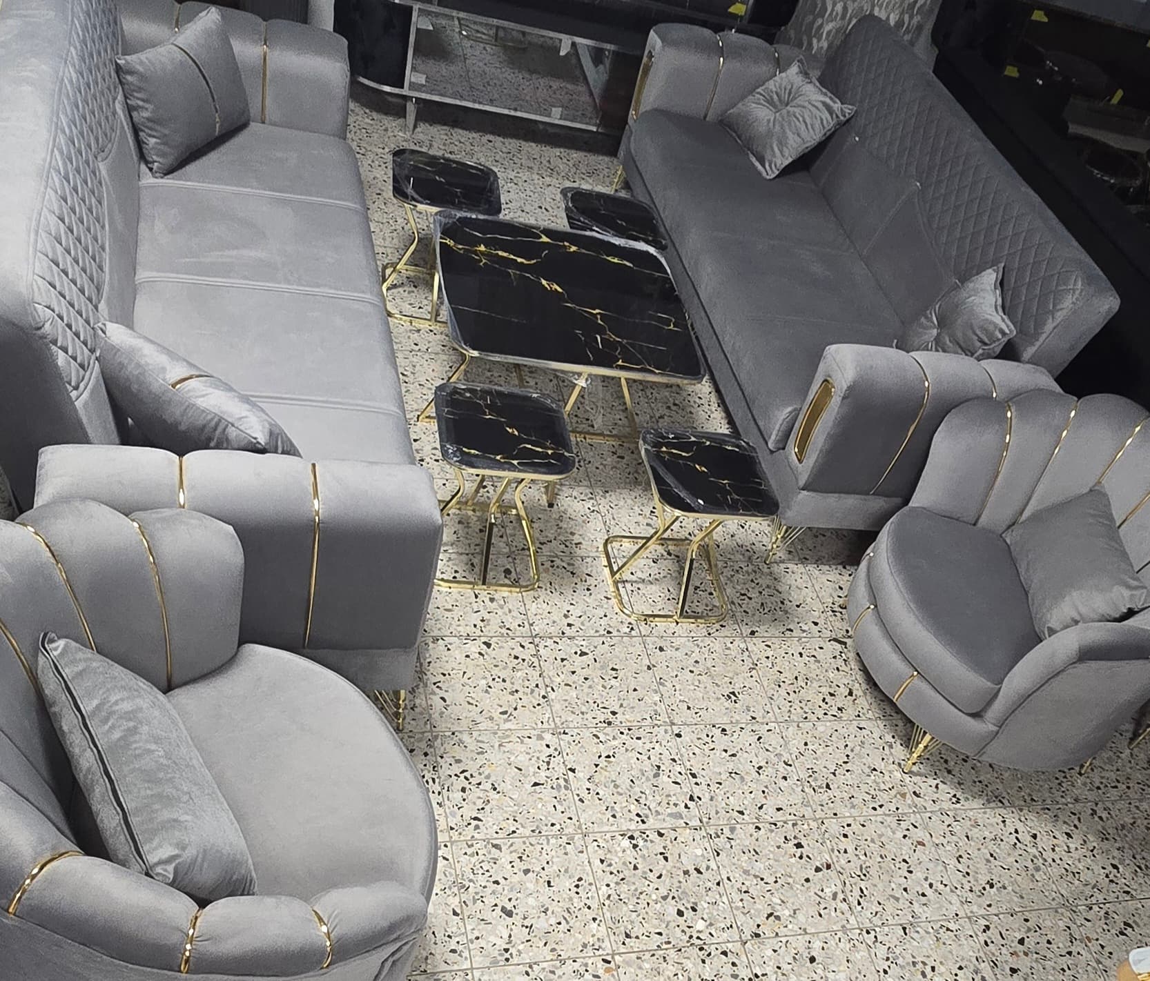 Sofa Set mit Tisch